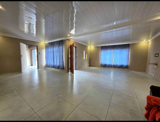 3 BEDROOM FREEHOLD FOR SALE IN IVY PARK